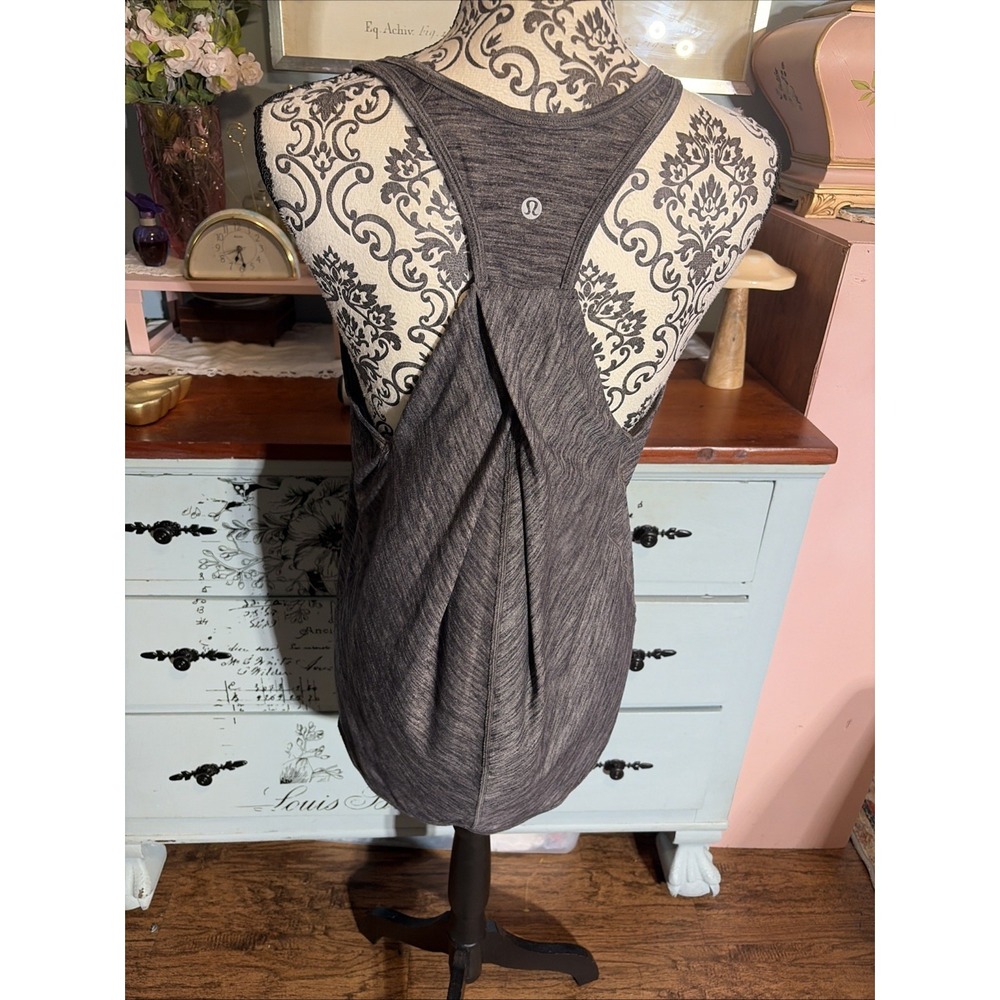 Lululemon Sz 8 Essential Tank Pleated Heathered Gray Light Luon Stretch Loose
